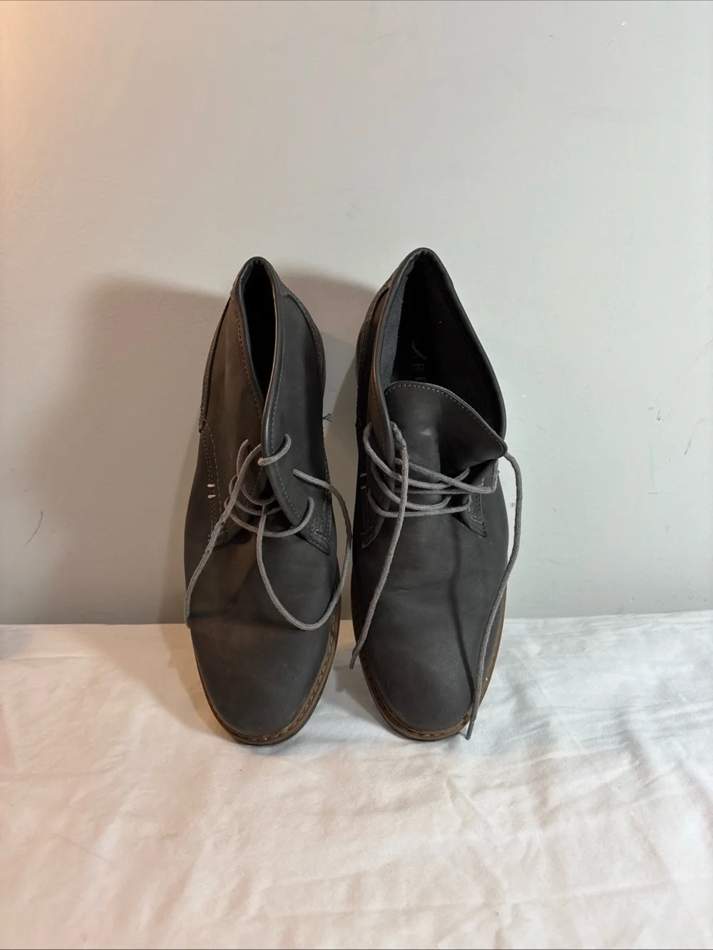 Varese Men's Casual Lace-Up Shoes in Dark Gray. 8/21